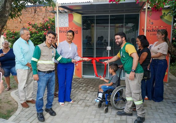 MVV entrega contêiner para Pestalozzi Arapiraca montar loja para mães de usuários