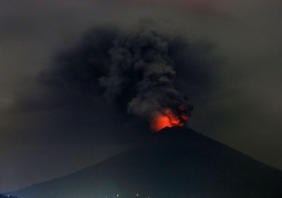 Indonésia realiza retirada imediata de área de vulcão em Bali e fecha aeroporto