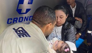 Bebê alagoana com tumor é transferida para fazer cirurgia em hospital de São Paulo