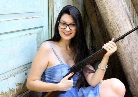 Justiça manda deputada retirar publicações que incitam alunos a denunciarem professores