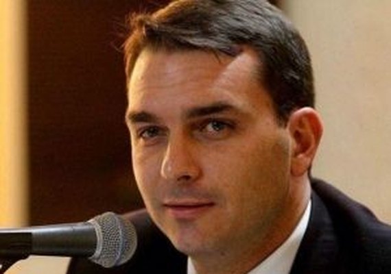 Coaf aponta que Flávio Bolsonaro recebeu 48 depósitos suspeitos em 1 mês