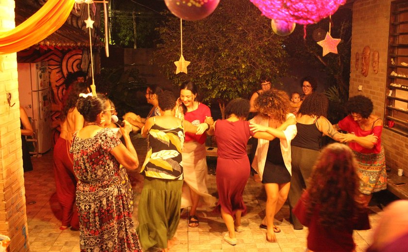 Presença da Mestra Zeza do Coco no Cocada: Substantivo Feminino