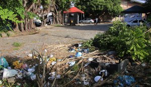 Acúmulo de lixo põe moradores da Jatiúca em risco