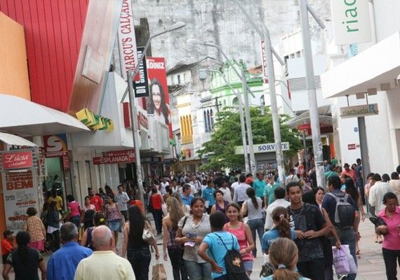 Mais da metade vai usar 13º nas compras de Natal
