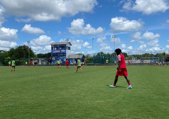 CRB finaliza preparação no CT do Retrô, em Pernambuco