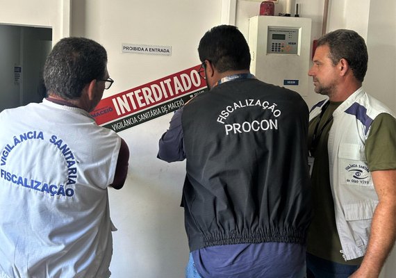 Vigilância Sanitária e Procon Maceió interditam cozinha de buffet na Jatiúca
