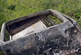 Carro é encontrado totalmente queimado em estrada vicinal de Arapiraca