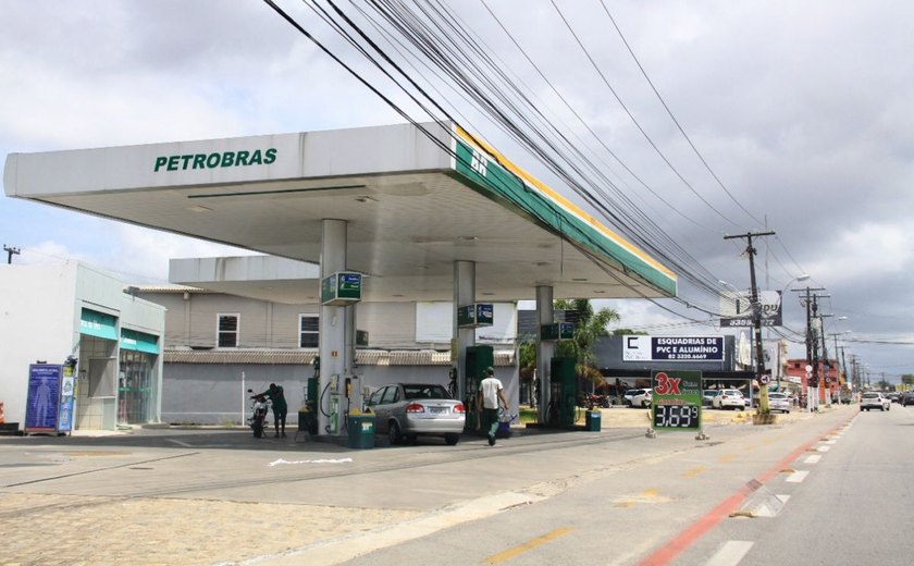 Consumidor ainda não sente queda de preço da gasolina nos postos de Maceió