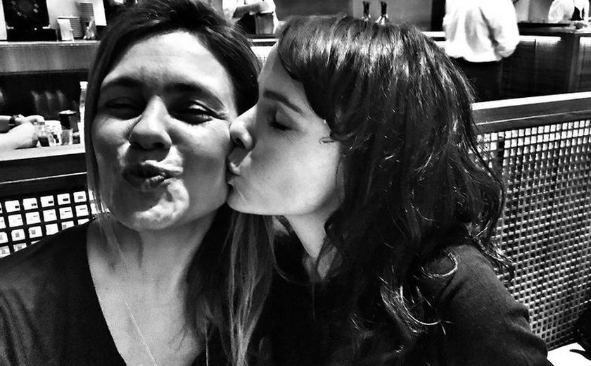 'Carminha' e 'Nina' se reencontram e enlouquecem fãs na internet