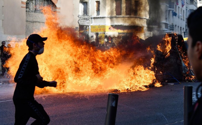 França tem protestos em escolas e universidades e governo tenta acalmar os ânimos