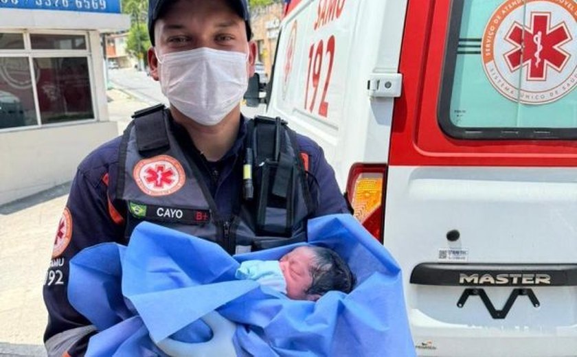 Equipe do Samu realiza parto de emergência e encaminha mãe e bebê para maternidade