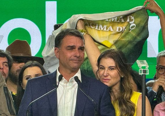 Flávio Bolsonaro usou jatinho ligado a Daniel Vorcaro em viagem em 2025, diz revista