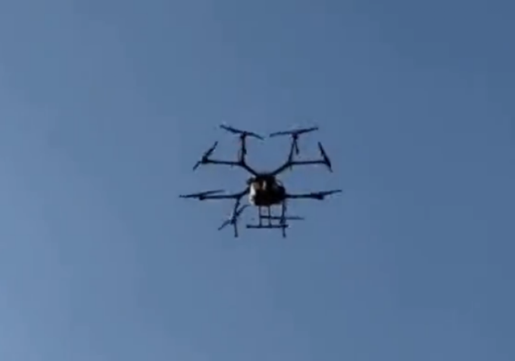Bolsonaristas afirmam que drone jogou veneno em apoiadores de Lula