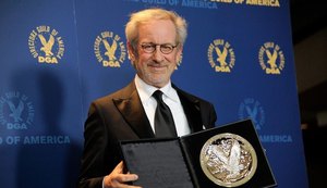 Steven Spielberg defende experiência de ver filmes no cinema