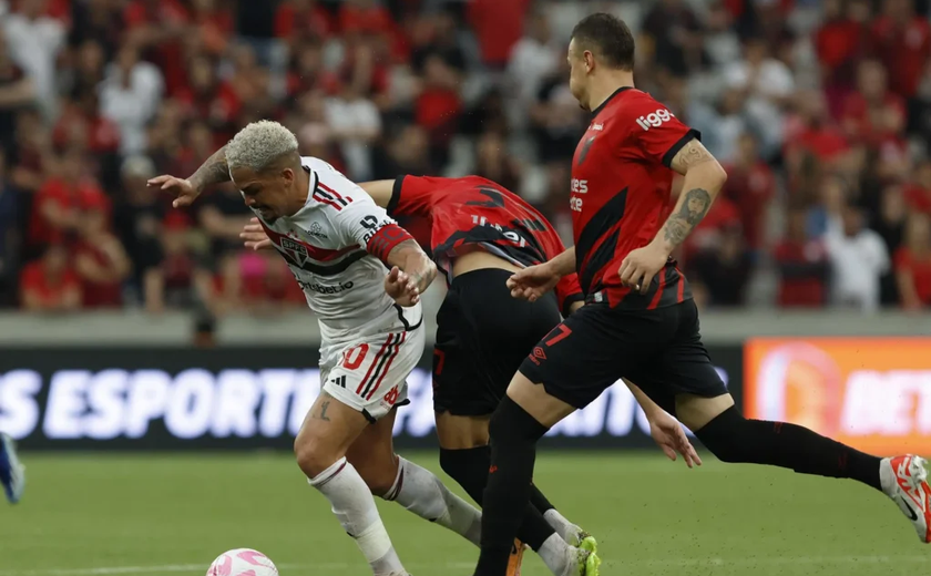 São Paulo empata com o Athletico-PR e segue sem vencer fora de casa no Brasileirão