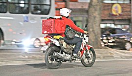 Jovem entregava drogas à domicílio em mochila de aplicativo