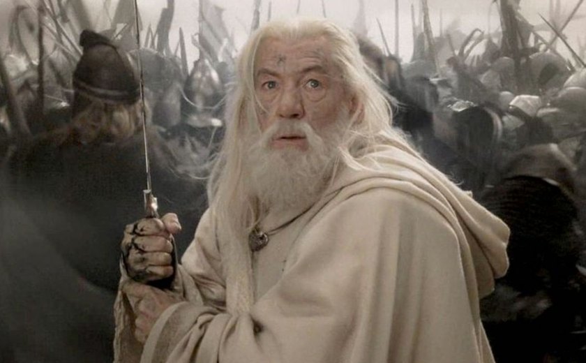 Ian McKellen, o Gandalf de Senhor dos Anéis, sofre acidente após cair do palco durante peça