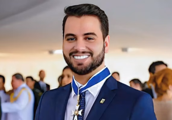 Por ordem de Moraes, PF prende Filipe Martins, ex-assessor de Bolsonaro