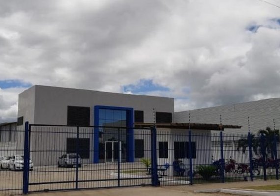 Governador inaugura empresa e assina OS para pavimentar núcleo industrial