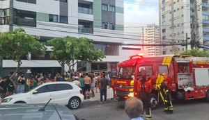 Incêndio de médias proporções atinge prédio residencial no Farol