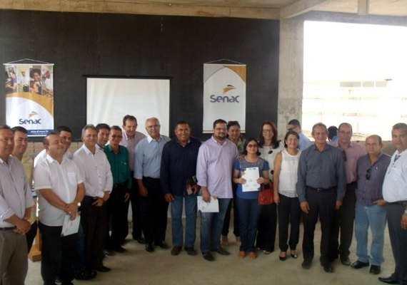 Professora Graça e vereadores visitam canteiro de obras do Senac em Arapiraca