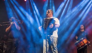 Flávio José e artistas locais animam São João de Maceió