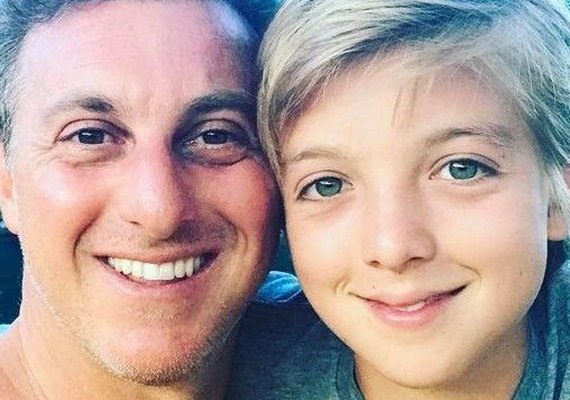 Luciano Huck parabeniza filho mais velho e garoto chama atenção na internet