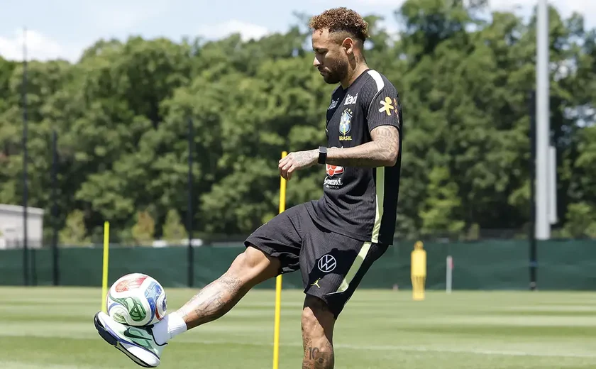 Neymar volta a treinar com a seleção a dois dias do jogo contra o Haiti