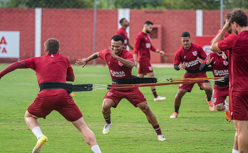 CRB realiza atividade no CT Ninho do Galo e embarca para o Mato Grosso