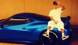 Bieber vai doar R$ 1,2 milhão recebido em leilão de sua Ferrari para a caridade