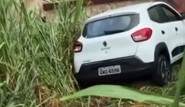 Carro capota na Ladeira da Moenda nesta madrugada