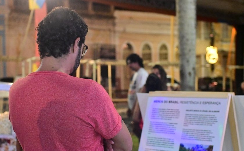 Exposição do Projeto Meros do Brasil destaca preservação marinha durante o Circuito Penedo de Cinema