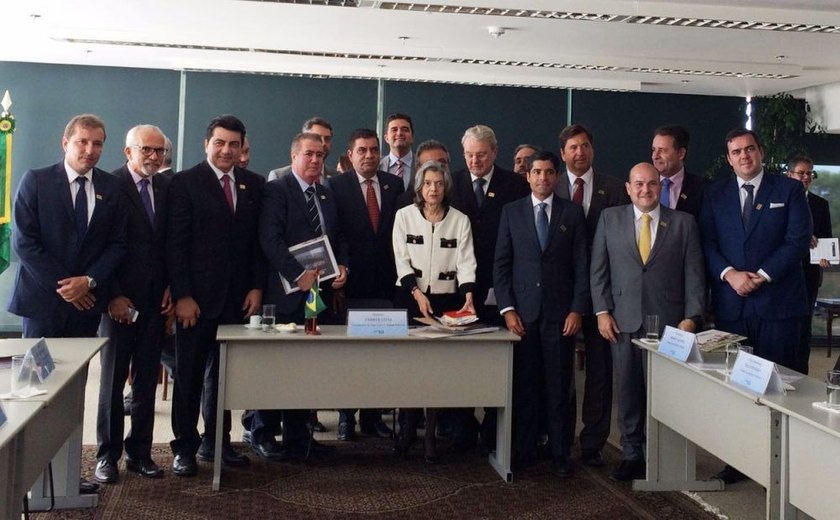 Rui Palmeira participa de reunião com a presidente do STF
