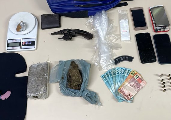 PM apreende duas armas e mais de meio quilo de drogas durante ações no interior de Alagoas