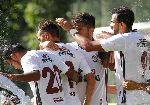 Fluminense goleia Bangu por 4 a 0 e se isola na liderança de grupo