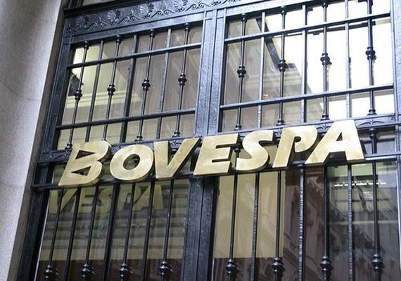 Bovespa fecha em queda nesta segunda-feira