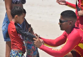 Bombeiros localizam crianças perdidas em praias de Alagoas