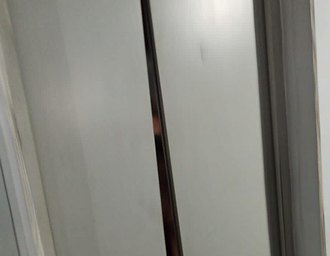 Hóspedes ficam presos em elevador de hotel na orla de Maceió