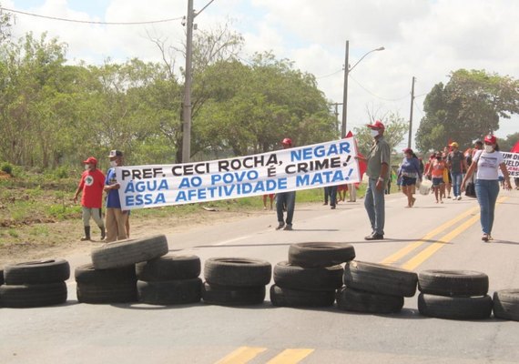 Famílias acampadas protestam contra ameaças da prefeitura de Atalaia