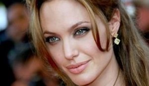 Angelina Jolie é acusada de explorar crianças no novo filme