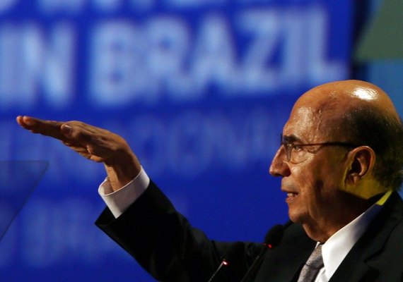 Após fala de Meirelles, Petrobras diz que não cogita mudar política de preços