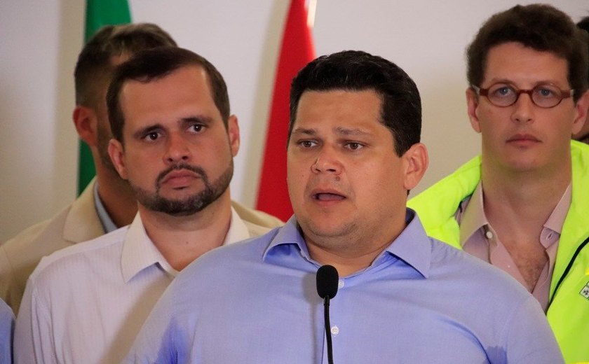 Alcolumbre diz que vai derrubar veto de Bolsonaro que facilita privatização do saneamento