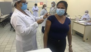 Hospital Universitário da Ufal inicia vacinação de funcionários contra covid-19