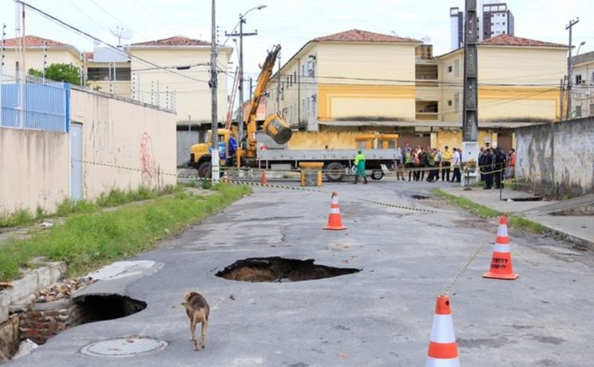 Bairro do Pinheiro: mais de 500 imóveis devem ser evacuados, diz Defesa Civil