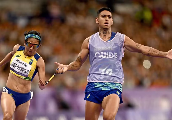 Jerusa Geber é ouro e Lorena Spoladore bronze nos 100 metros T11 em Paris 2024