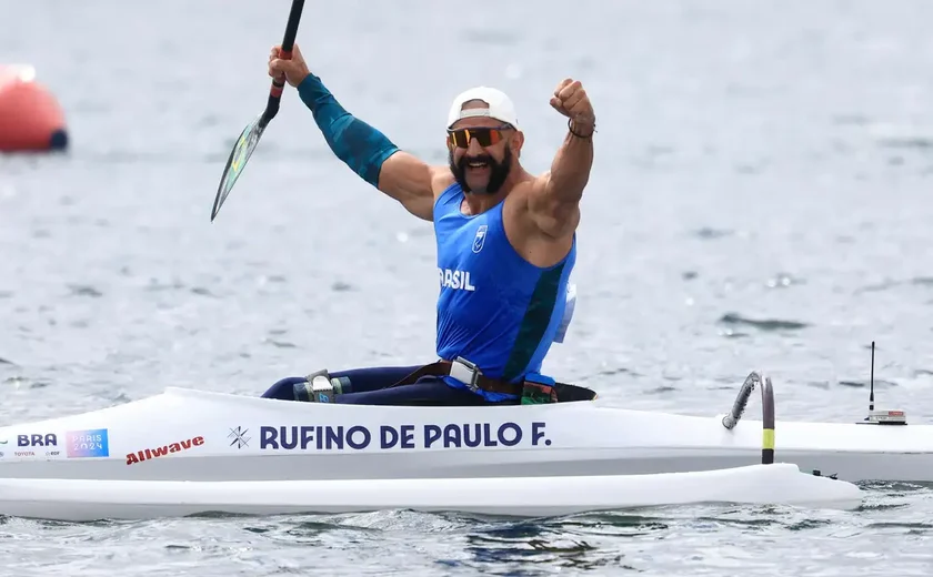 Fernando Rufino é ouro e Igor Tofalini prata nos 200 metros classe VL2 da canoagem