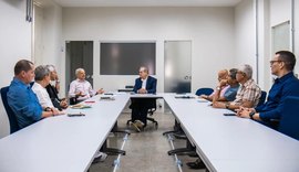 Vice-Governador Ronaldo Lessa recebe lideranças na Sala de Monitoramento