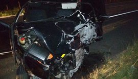Acidente entre dois carros em Maribondo deixa três feridos e dois mortos