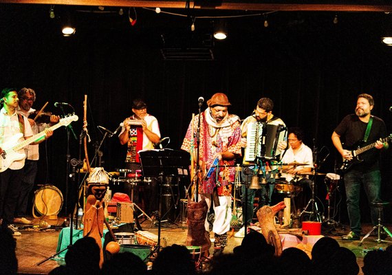 Percussionista pernambucano Cacau Arcoverde faz show no Teatro de Arena Sérgio Cardoso