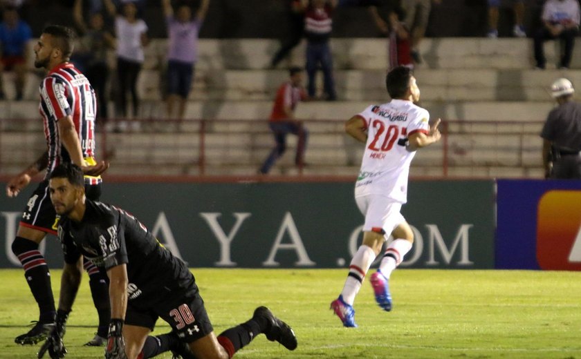 Zaga falha e São Paulo cede empate ao Botafogo em Ribeirão